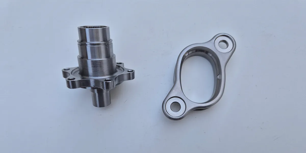 Hochpräzise CNC-gefertigte Welle und Flansch aus Edelstahl- und Titanlegierungen